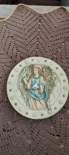 Prato Decorativo de Parede com Anjo em Relevo