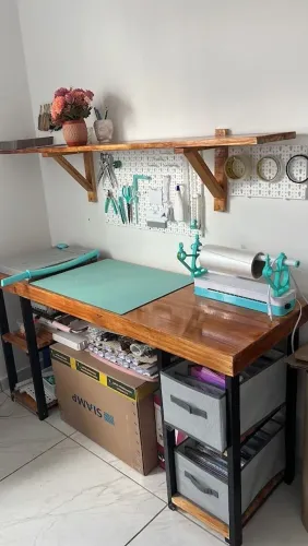 Escrivaninha/Mesa pallets + prateleira