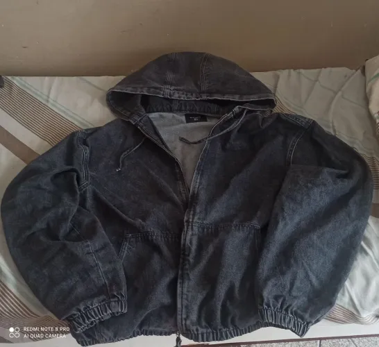 Jaqueta Bomber em jeans com capuz // Original 