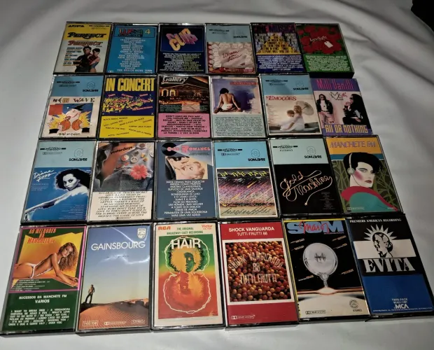 Lote c/ 63 fitas k7 rock pop: rolling stones, The beach boys, remix, joe coocker, raro