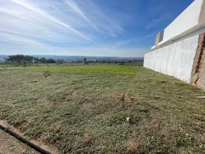 Terreno à venda no condomínio Residencial Guestier I em Piratininga -SP.