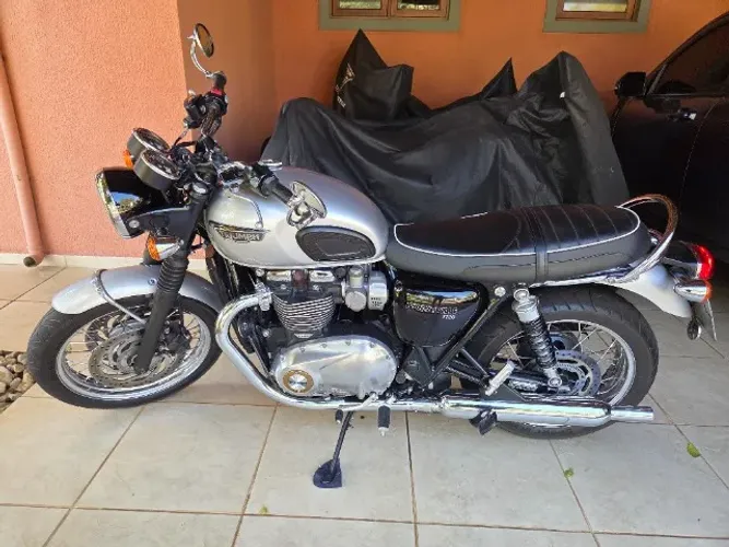 Triumph Bonneville T120 2018 impecavel