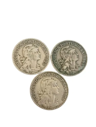 Três moedas de 1 escudo Portugal