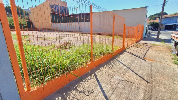 Terreno comercial para venda ou locação em Valinhos na Davanti Imóveis.