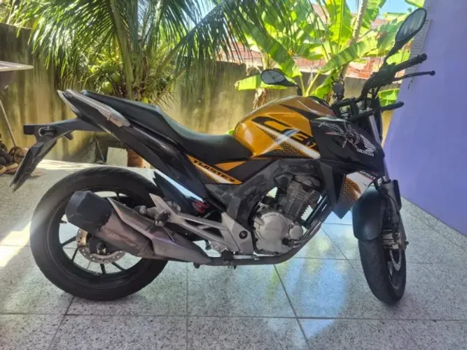 Moto CB 250 quitada é só pegar e ser feliz...