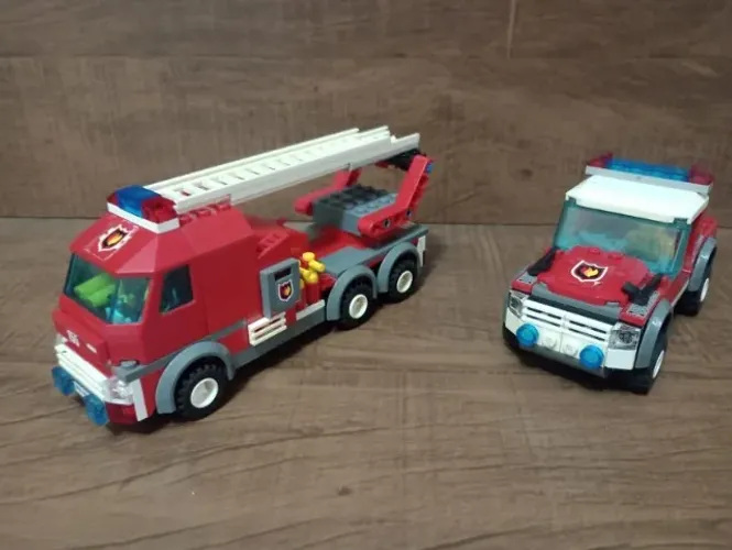 Conjunto Lego Caminhão de bombeiro e jipe de resgate original