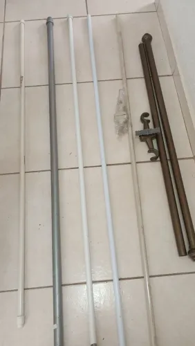 Bastão de cortina bem conservado