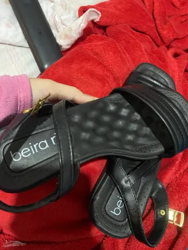 Sandália Beira Rio Conforto preta, número 36. Sem uso, estado de nova. Salto baixo