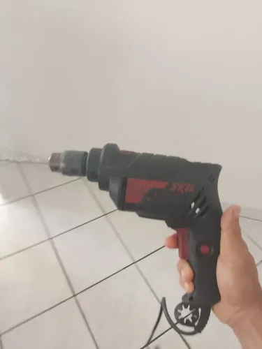 Furadeira SkiL 570 W, usada mais toda boa