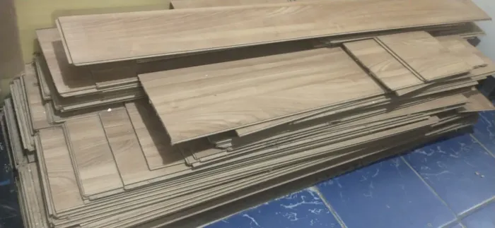 Piso LAMINADO SEMI- NOVO