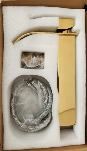 Torneira para banheiro ou lavabo Preta e dourada