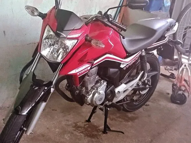 Troco por carro, moto zera em ótimo estado motivo da troca e que estou grávida 