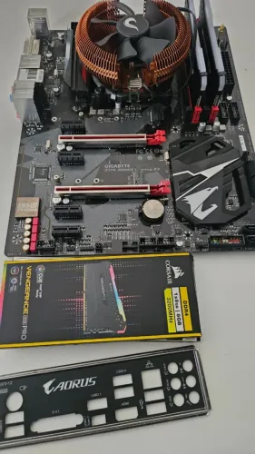 Kit Gamer i7 9700F + Z370 Aorus + 16Gb Corsair Vengeance Pro Rgb 3200Mhz