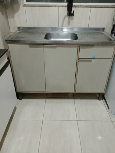 Móveis em bom estado apenas com marcas de uso
