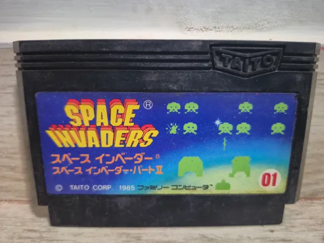 cartucho colecionável do jogo clássico Space Invaders