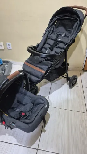 Conjunto carrinho e bebê conforto.