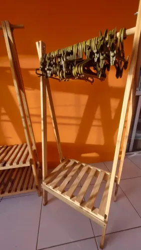 ARARA DE ROUPAS PALETIZADA