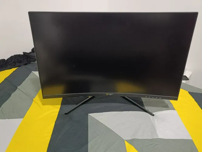 Monitor Husky 165Hz Curvo 31 polegadas! COM DEFEITO