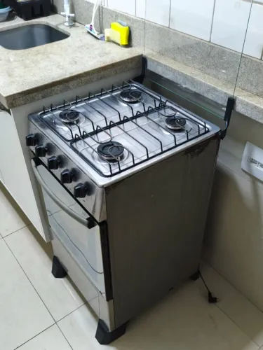 Fogão 4 bocas e forno tudo funcionando