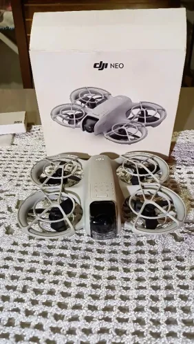 DJI Neo 4K - Mini Drone de 135 g, na Caixa, Poucos Ciclos de Bateria