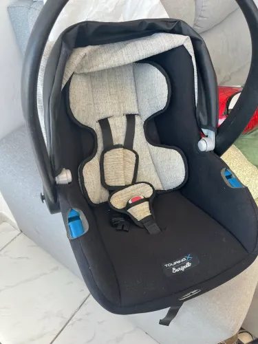 Carrinho + bebê conforto 
