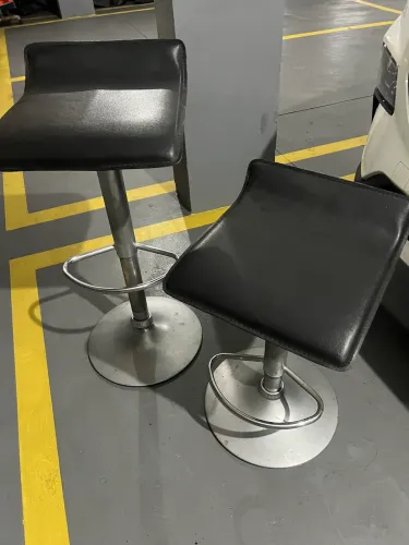 Vendo duas banquetas a gás