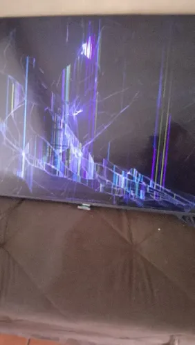Vende-se televisão para retirada de peças.