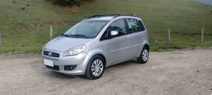 Fiat Idea Attractive 1.4 Fire Flex 8V 5P 2012