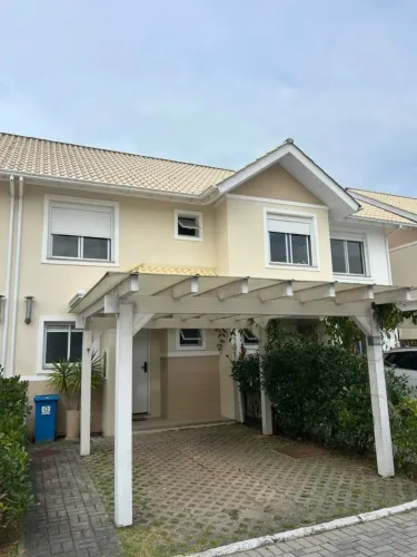 Casa 2 Suítes à Venda em Condomínio Las Piedras Morro das Pedras | 200m da Praia