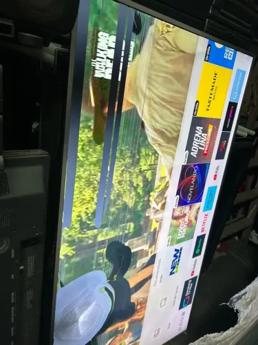 TV SAMSUNG 65? COM TELA QUEBRADA - IDEAL PARA RETIRADA DE PEÇAS