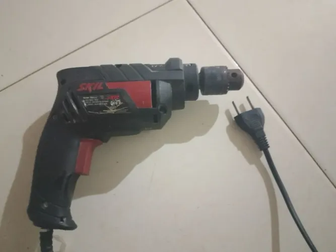 Furadeira Skil funcionando perfeitamente