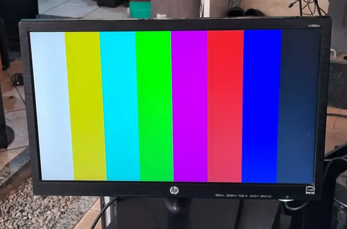 Monitor 19 HP led (micro detalhe na tela (VGA)FAÇO ENTREGA