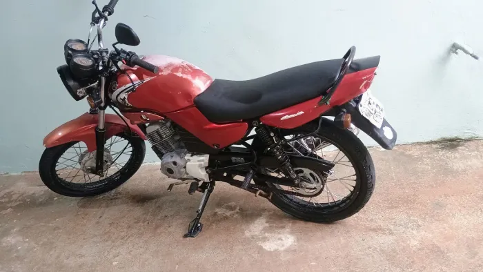 Vende se uma moto YBR 125 ano 2007 está com multa e pra sítio R$ 2.650