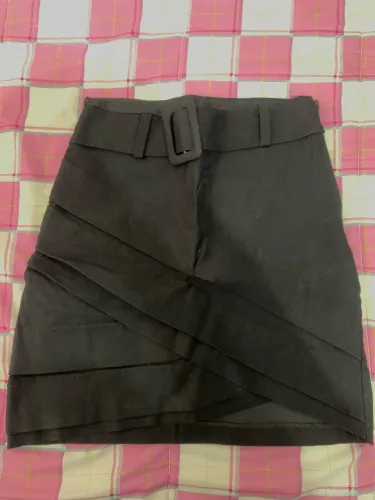 Shorts Saia Preto