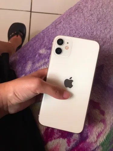 ? iPhone 11 128GB Branco ? SUPER CONSERVADO ?