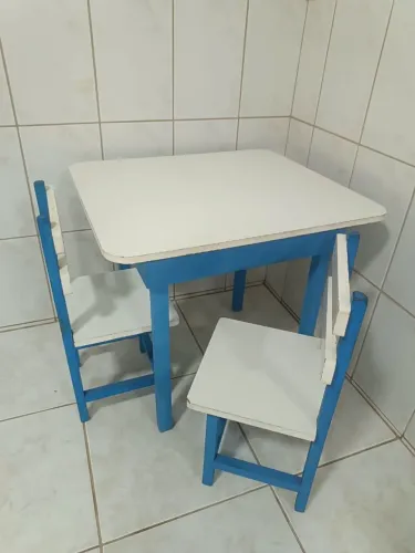 Mesinha de madeira infantil