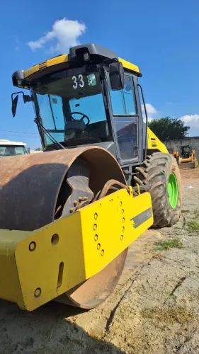 Rolo Compactador Dynapac 2015 CA250