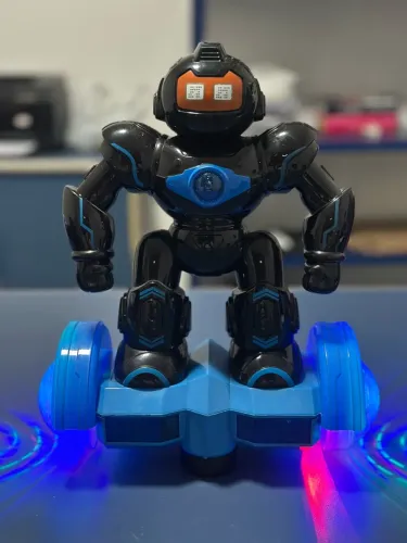 Robô de Brinquedo com Luzes LED, Som e Rodas - Funcionando
