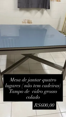 Mesa Breton de 4 lugares ( não tem cadeira) tampo de vidro