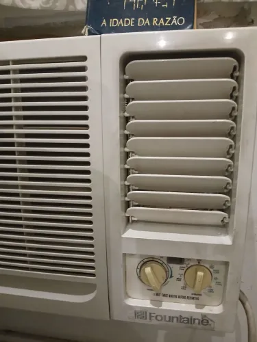 Ar Condicionado Janela Fountaine 12.000 BTUs (127V) - Para Conserto ou Retirada de Peças