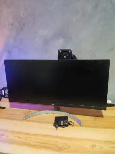 Monitor LG 29 polegadas com defeito