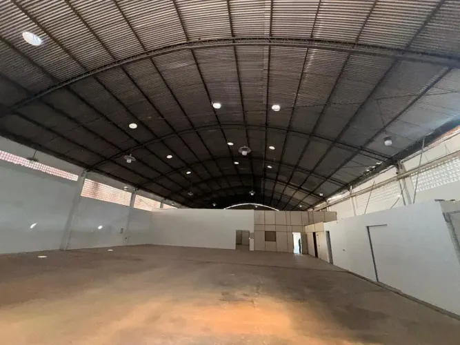 Excelente Galpão com estacionamento para locação na BR-316, KM 5