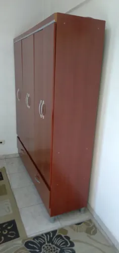 Guarda roupa seminovo. 