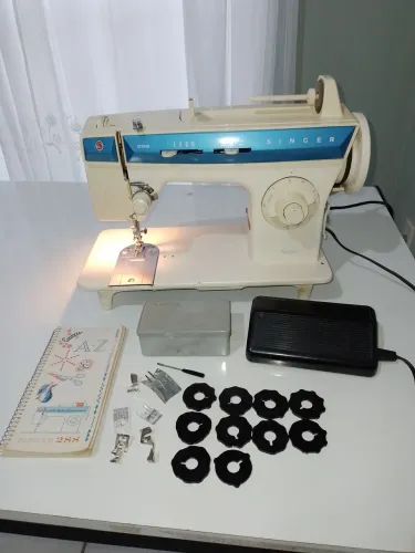 Maquina Singer 288 com acessórios originais