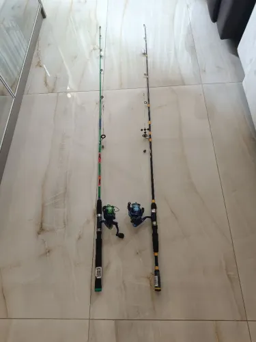 Vendo varas de pescar com molinete