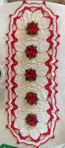 Caminho de mesa em crochê