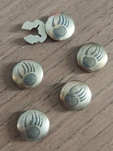 5 Abotoaduras, Capas de botão de metal com design de garra de urso.