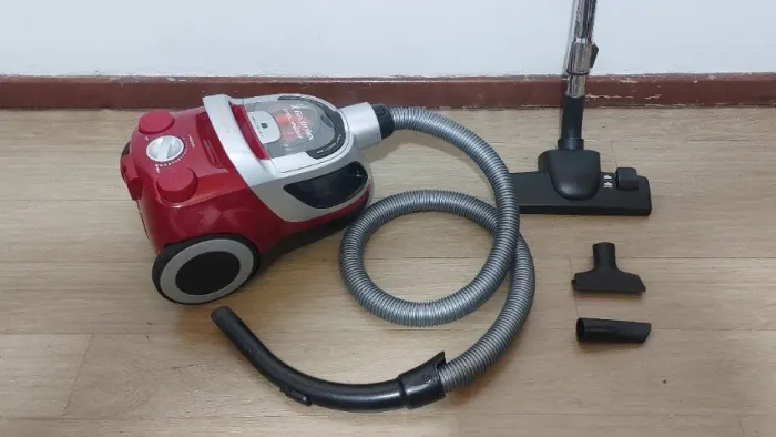 Aspirador Electrolux Ergoeasy Titan Tit10 - 127v - filtro Hepa  não usa sacos.