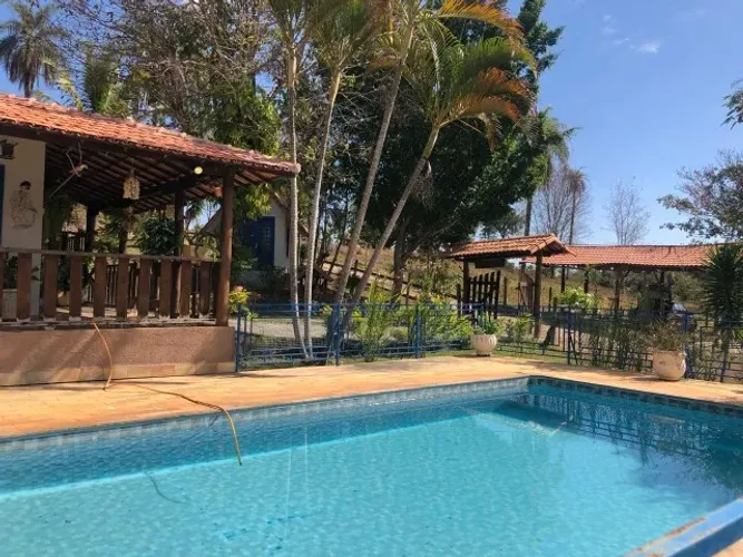 Fazendinha 13.000m² com piscina, lagoa de peixes, nascente, campo de futebol e muito mais.