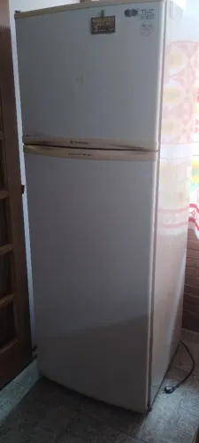 Geladeira 2 portas 360 litros Eletrolux 